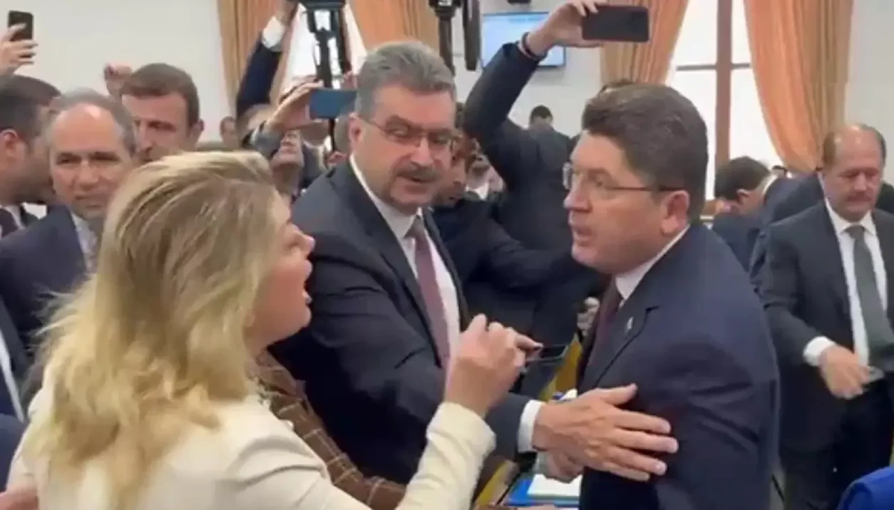 Bütçe görüşmelerini şov için kullanan ancak rezil olan CHP'lilerde son örnek Asu Kaya ve Veli Ağbaba oldu!