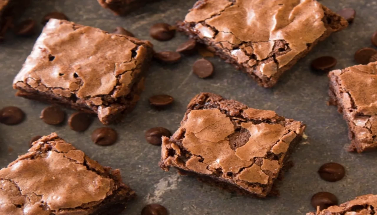 DAKİKALAR İÇİNDE LEZZET BOMBASI! FİNCANDA BROWNİE TARİFİ