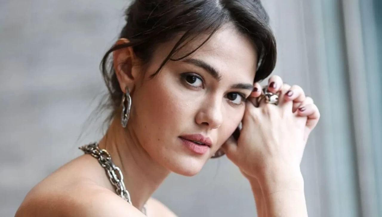 Gülper Özdemir, Ahsen Öğretmen rolüyle Cennetin Çocukları’nda