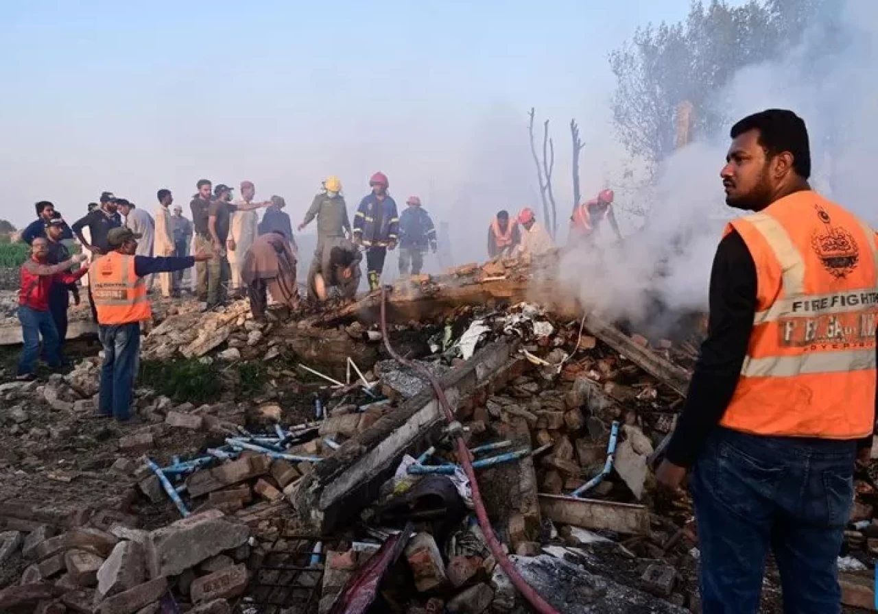 Pakistan'da tutkal fabrikasında patlama: 15 ölü, çok sayıda yaralı