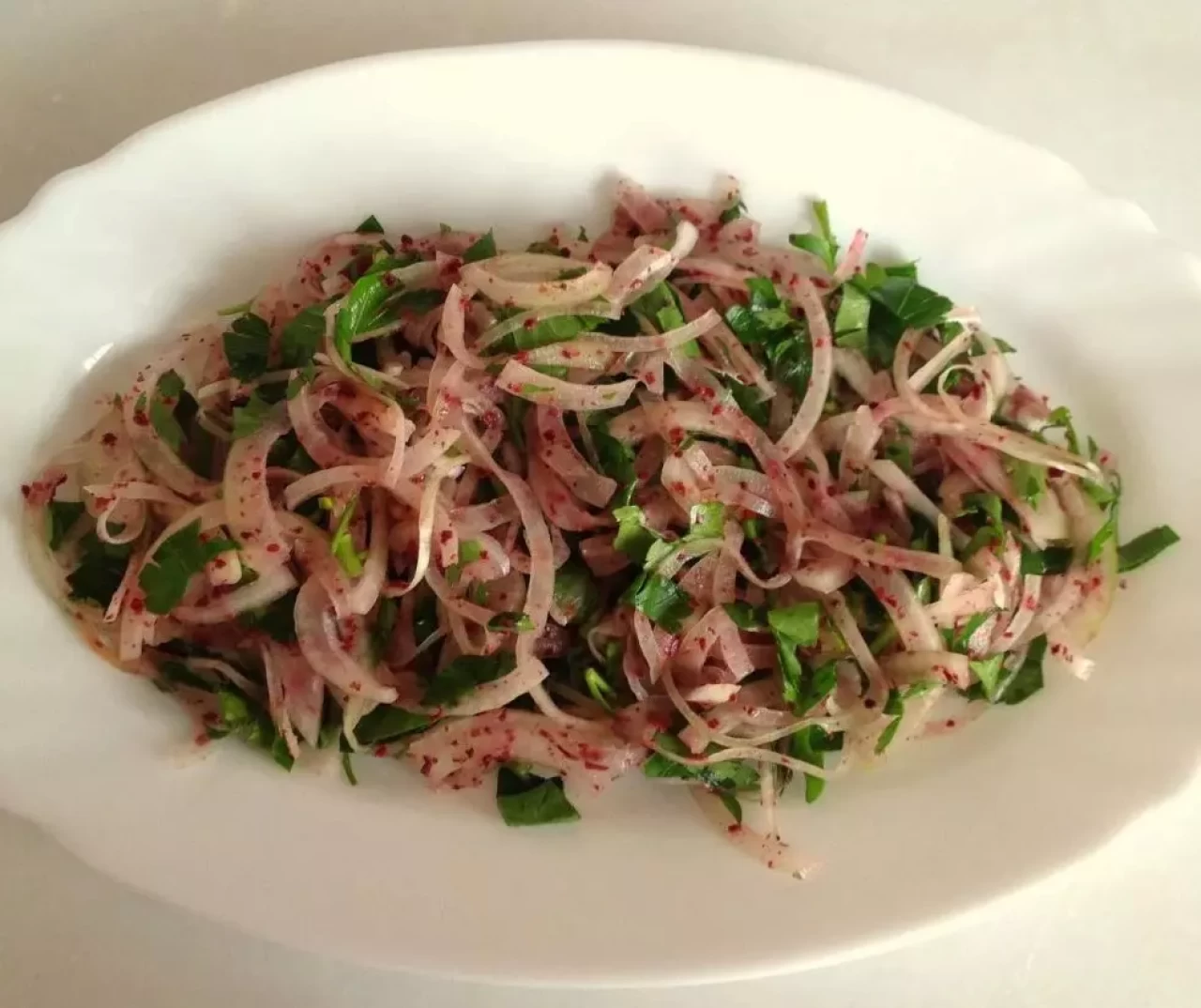 Kebapçıların Gizli Lezzeti: Pratik ve Enfes Soğan Mezesi Tarifi