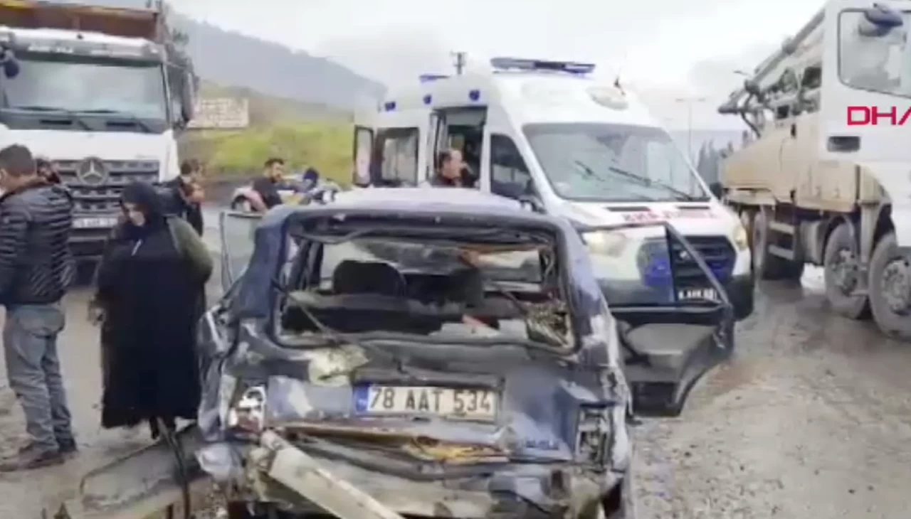 Karabük’te otomobil ile kamyon çarpıştı: 1’i çocuk 5 yaralı