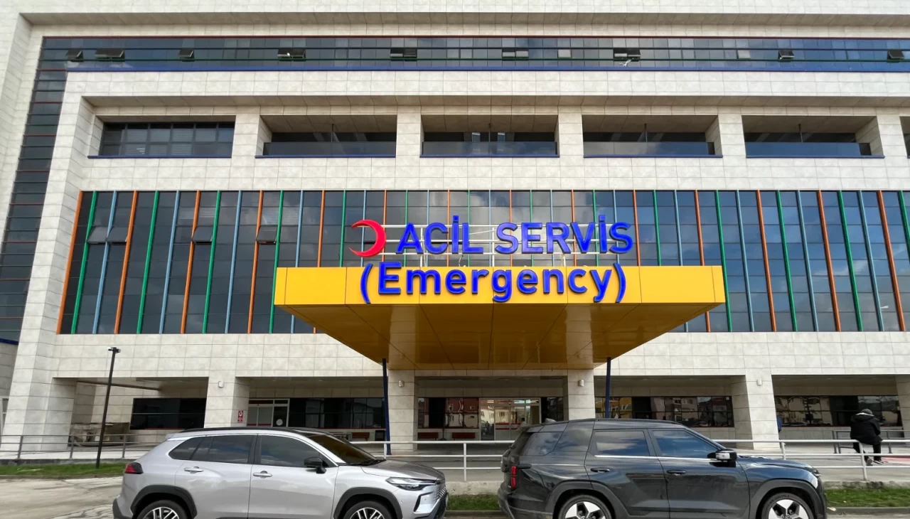 Gölcük’te aranması olan şüpheli polise bıçakla direnince vurularak etkisiz hale getirildi