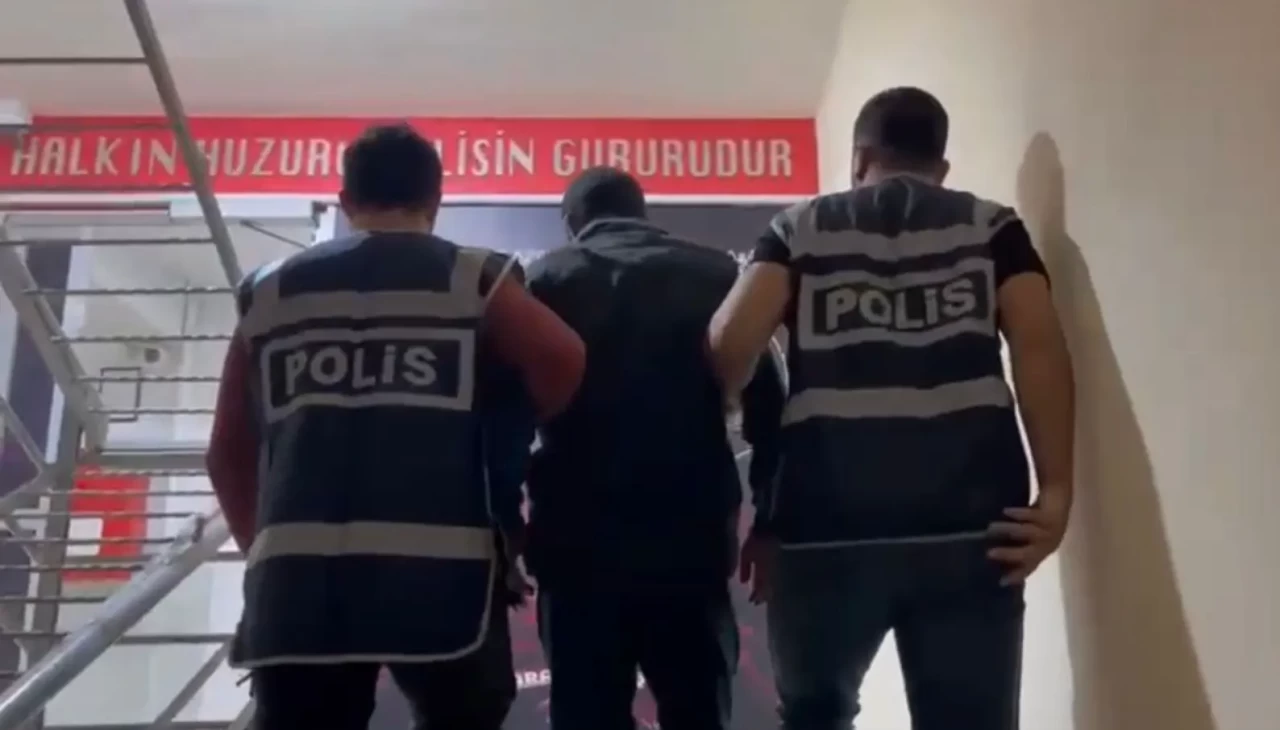 İzmir’de nitelikli cinsel saldırı hükümlüsü tavuk kümesinde yakalandı