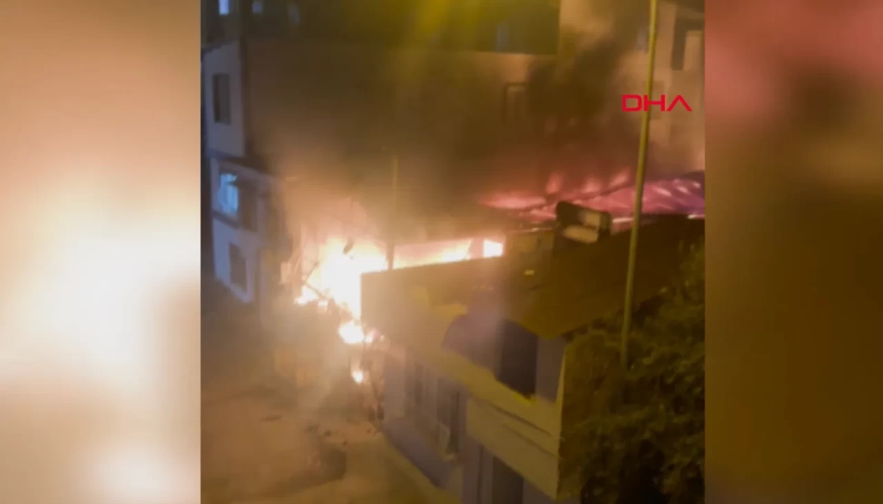 Adana’da iki katlı prefabrik evde çıkan yangın evi küle çevirdi