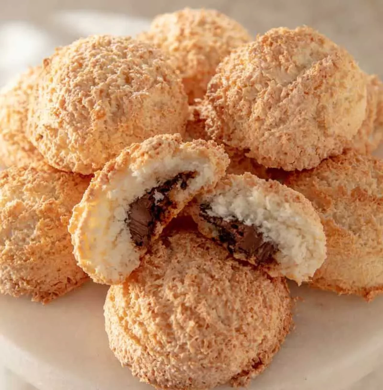 Sadece 3 Malzemeyle Pratik Hindistan Cevizli Coco Kurabiye Tarifi