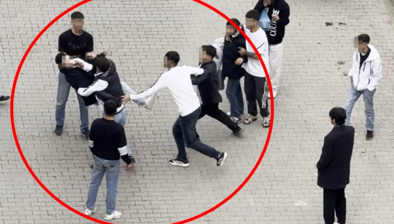 Siirt’te sokak kavgası: 3 yaralı, o anlar cep telefonuyla kaydedildi