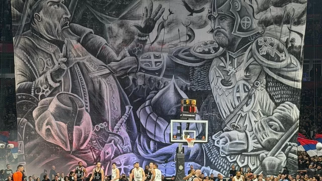 Sırbistan'da Türk düşmanı pankart