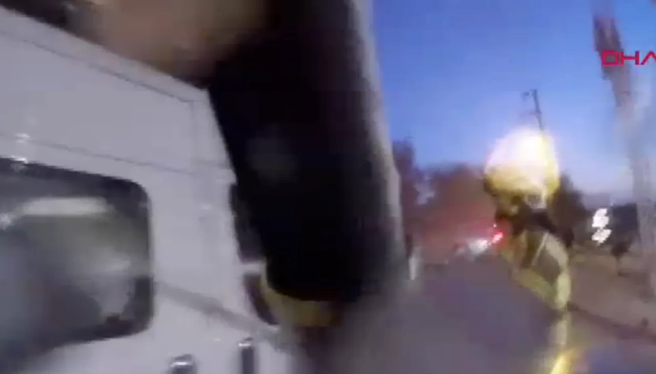 Diyarbakır’da park halindeki karavan alev aldı: Müdahale anı kamerada