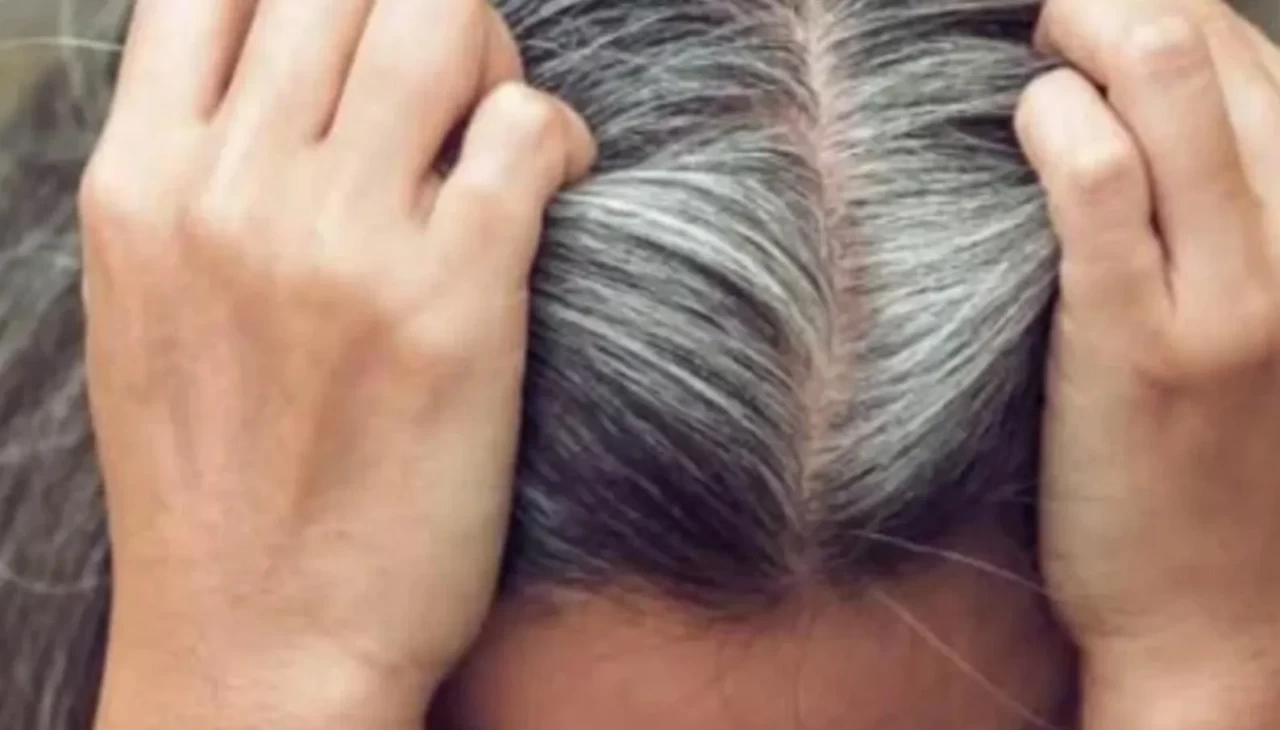 Beyaz saçlardan kurtulmanın doğal yolları: Bilim destekli 7 etkili yöntem