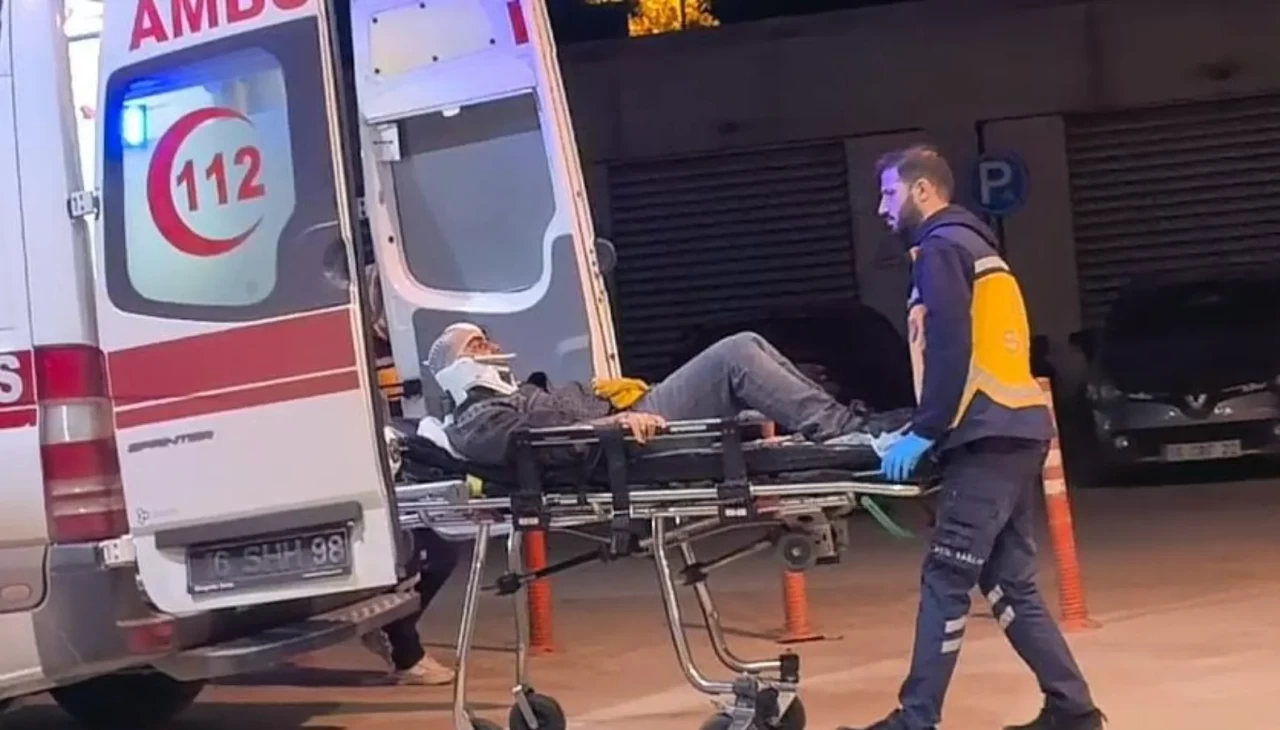 Bursa’da yolun karşısına geçmek isterken otomobilin çarptığı genç ağır yaralandı