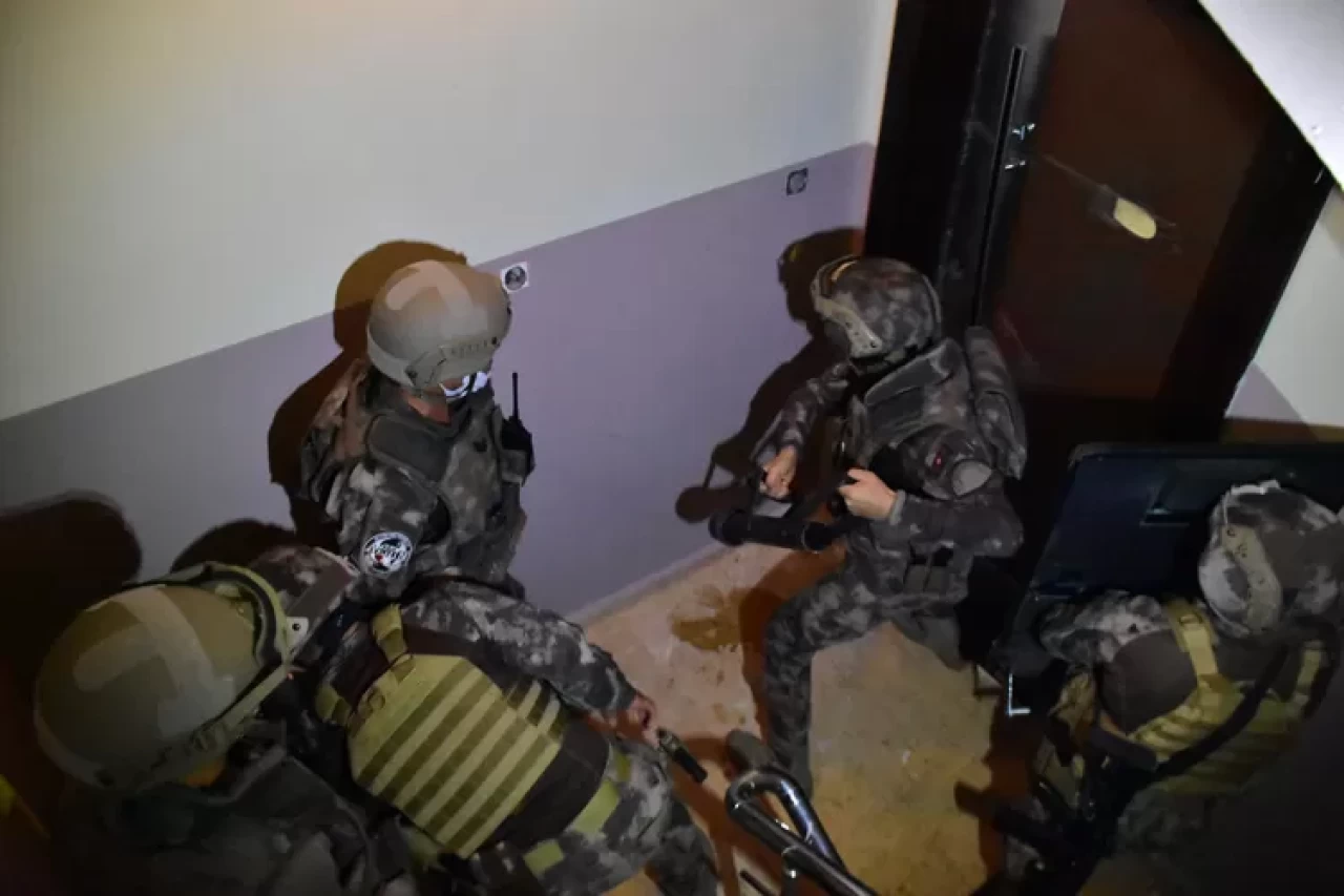 Bingöl merkezli dolandırıcılık operasyonunda yakalanan 10 şüpheli tutuklandı