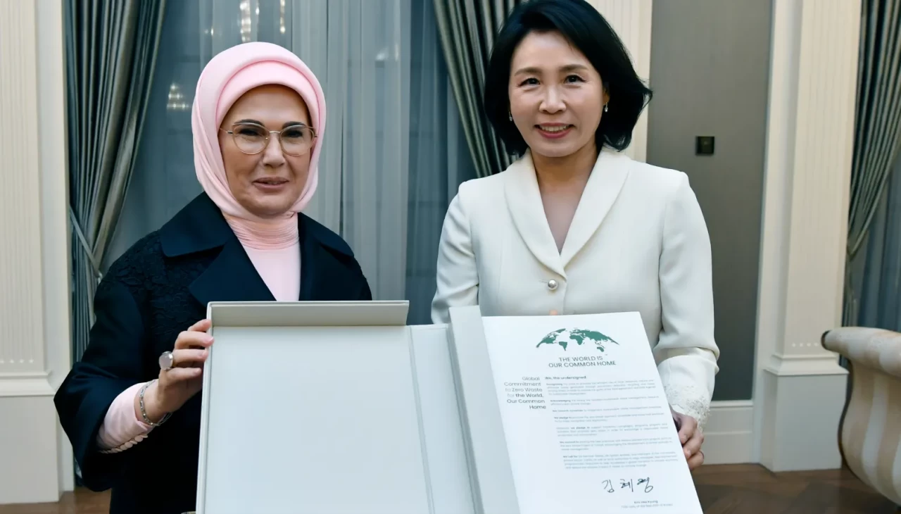 Emine Erdoğan, Güney Kore Devlet Başkanı'nın eşi Kim ile Millet Kütüphanesi'ni ziyaret etti