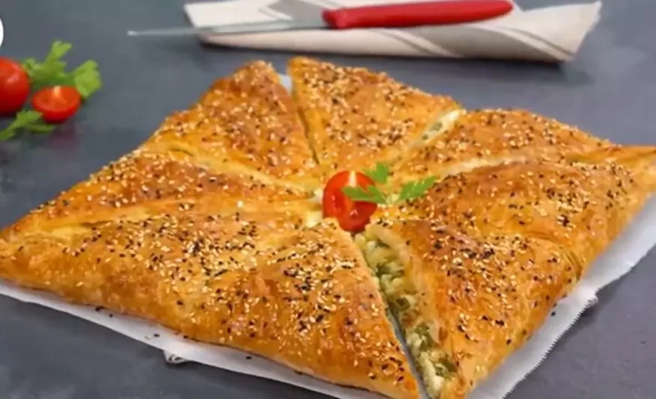 Çıtır Çıtır Peynirli Zarf Börek Tarifi: Hazır Yufkadan Pratik Yapım