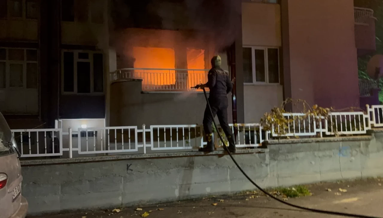 Kütahya’da apartman yangını: Felçli hasta hayatını kaybetti, eşi yoğun bakımda