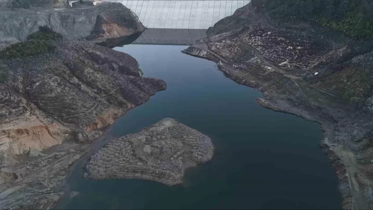 Kuraklık tehlikesi büyüyor: Barajda su seviyesi yüzde 6'ya düştü