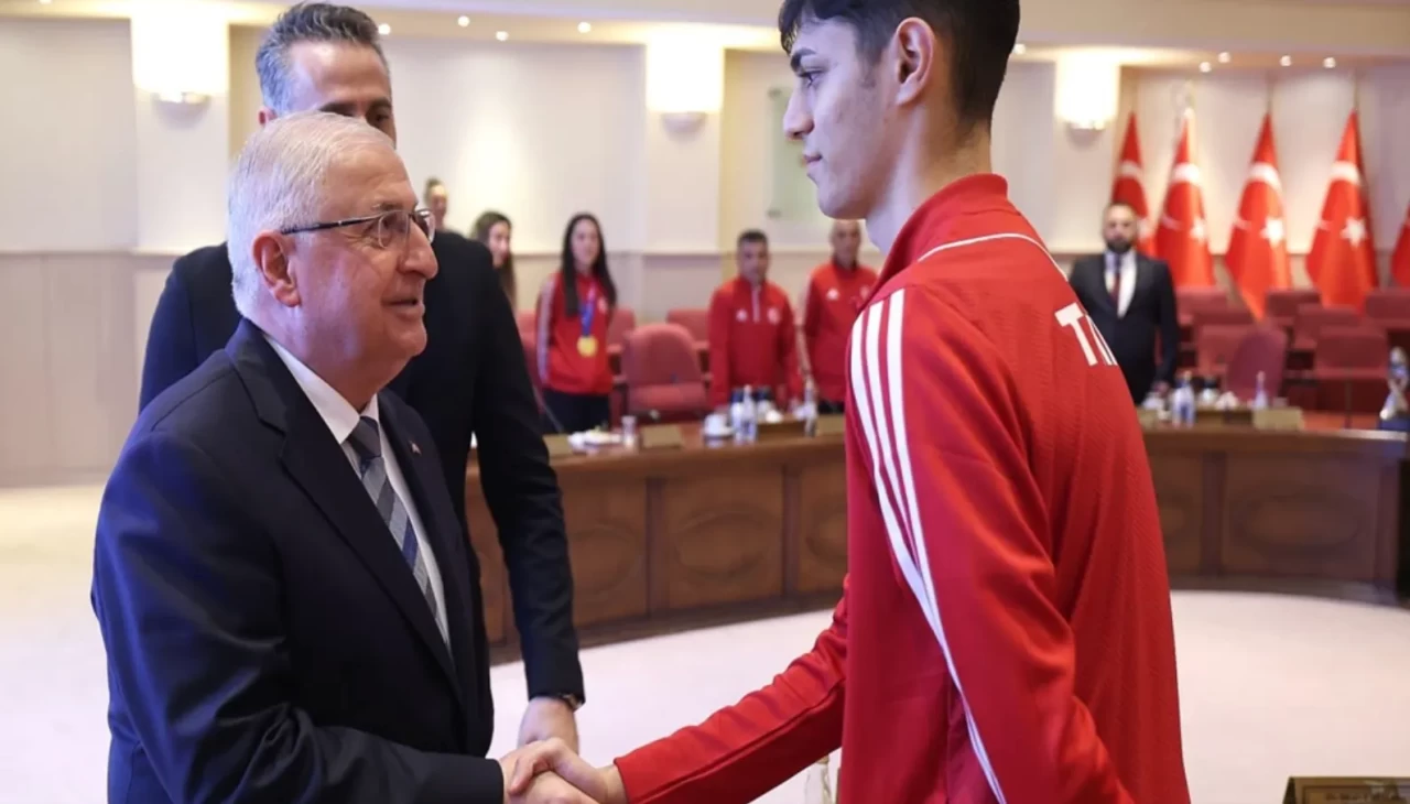 Bakan Güler, Taekwondo Milli Takımı'nı kabul etti