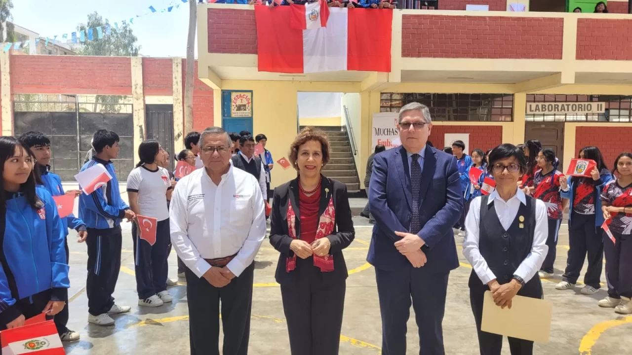 TİKA'dan eğitime destek: Peru'daki bir liseye bilgisayar sınıfı açıldı