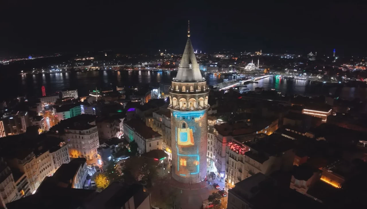 Galata Kulesi’nde ‘E-Ticaret Haftası’na özel büyüleyici mapping gösterisi