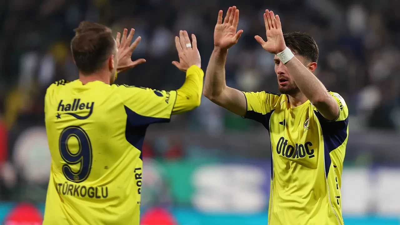 Fenerbahçe’den tarihe geçen geri dönüş: Üst üste iki deplasmanda 2 farktan galibiyet