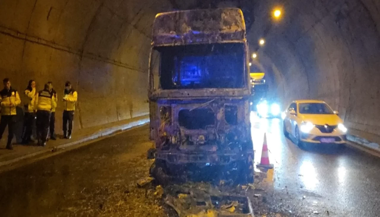 Orhangazi Tüneli’nde su tankeri alev aldı!