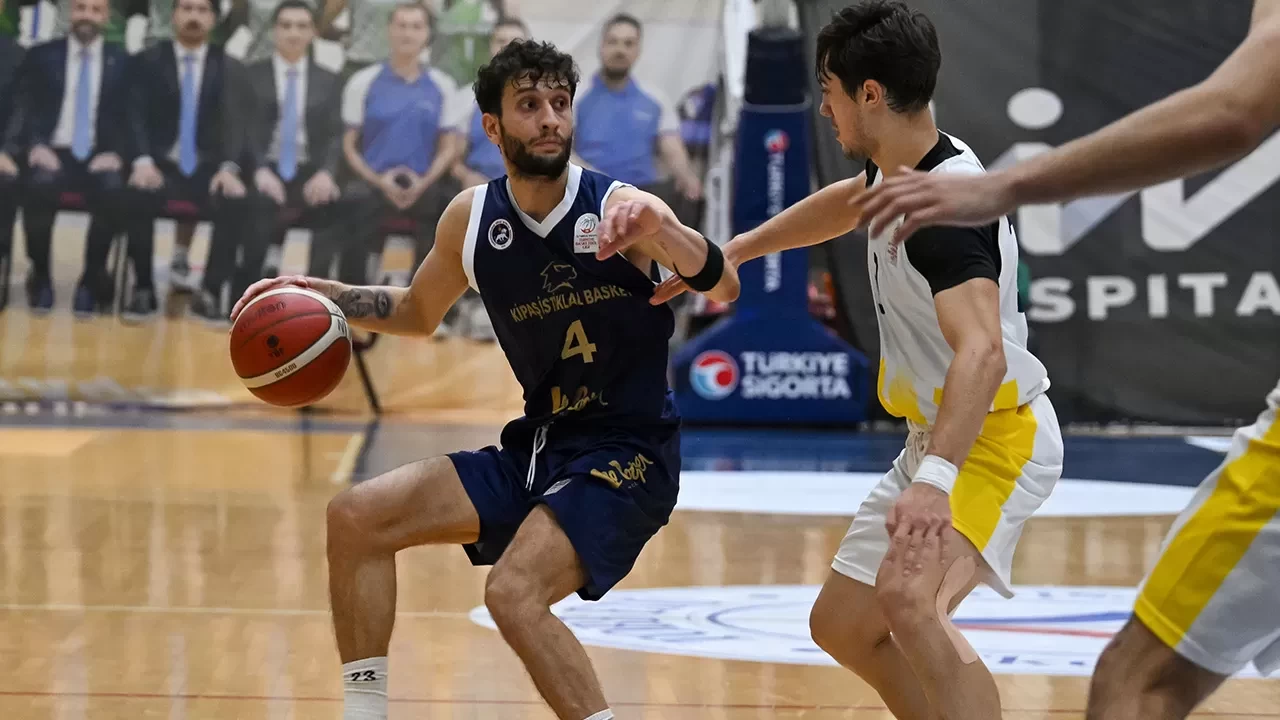 Türkiye Basketbol Ligi'nde 11. hafta Kipaş İstiklalspor galibiyetiyle açıldı