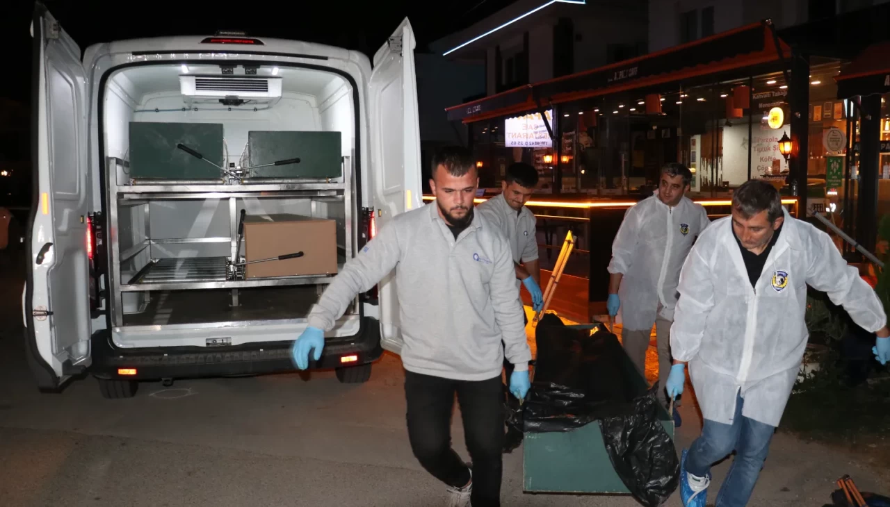 Antalya’da kafede husumetli kuzenler arasında silahlı kavga: 1 ölü, 1 gözaltı