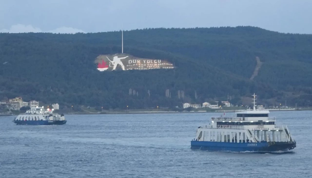 Bozcaada ve Gökçeada feribot seferleri fırtına nedeniyle iptal edildi
