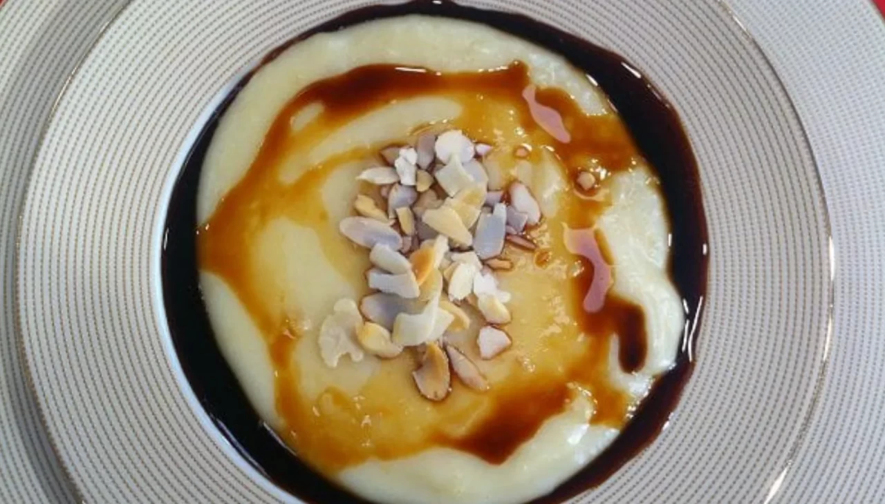 BİR KERE İÇEN VAZGEÇEMİYOR! KURUT AYRANLA YAPILAN ŞİFA DEPOSU GEBOL ÇORBASI TARİFİ