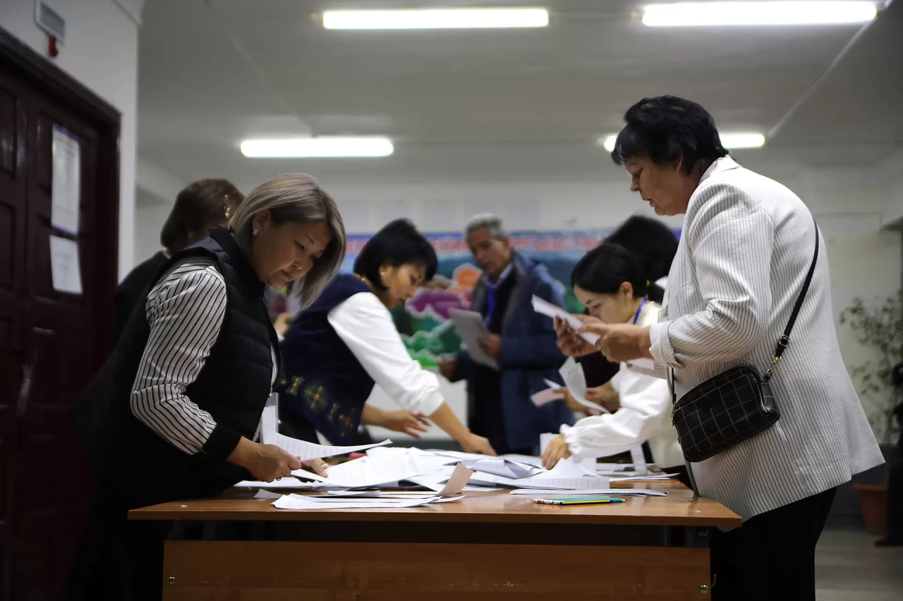 Kırgızistan'da erken seçim heyecanı sona erdi: Oy verme işlemi tamamlandı