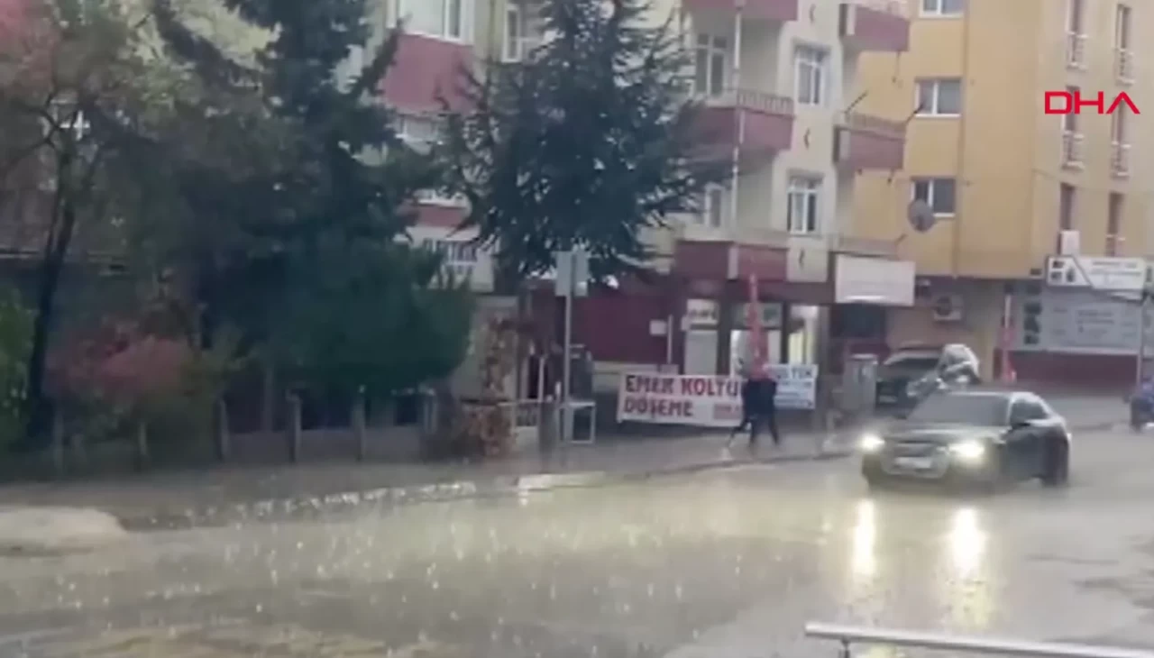 Tekirdağ’da sağanak yağış hayatı felç etti: Caddeler göle döndü