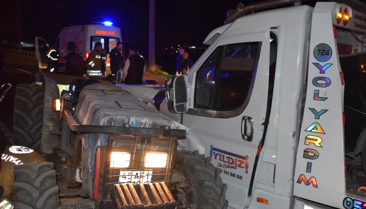 Turgutlu’da traktör ile kamyonet çarpıştı: 3 yaralı
