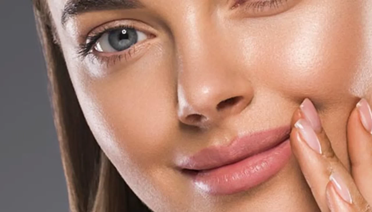 Dolgu yok, acı yok! Dudakları büyüten ev yöntemleri sosyal medyada patladı