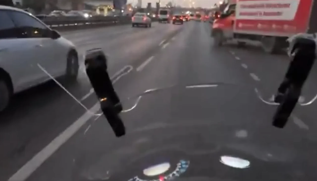 Kartal D-100’de kamyonetin yasak giriş manevrası faciayı kıl payı önledi