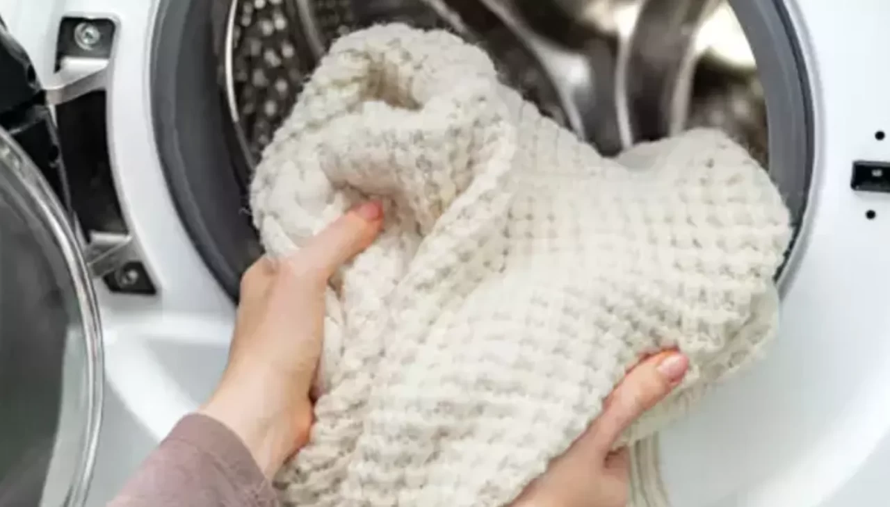 Makinede büyük hata! Yünlü kıyafetleri bu derecede yıkayan bin pişman oluyor