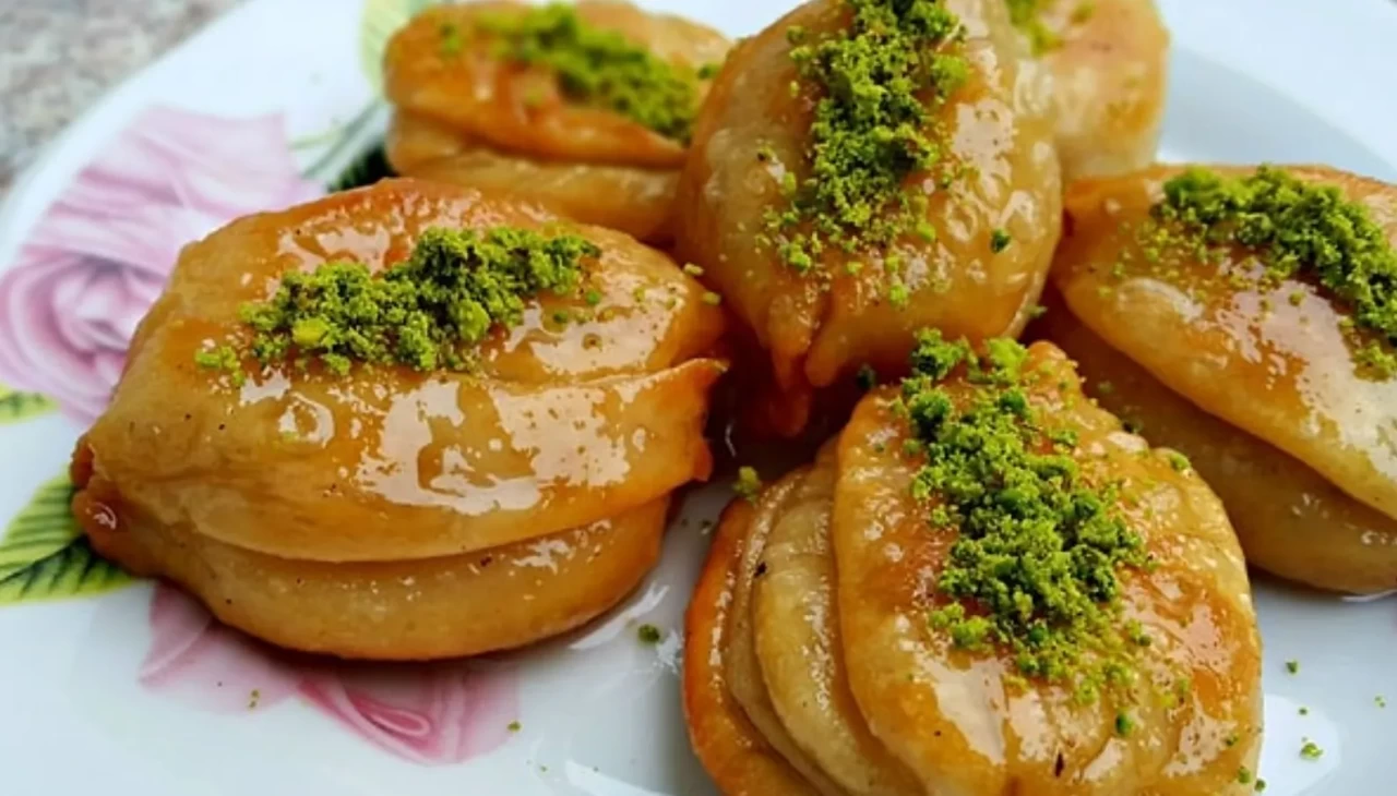 Evde yapınca hazır tatlıları unutturuyor! Karakuş tatlısı tarifi Google aramalarını sallıyor.