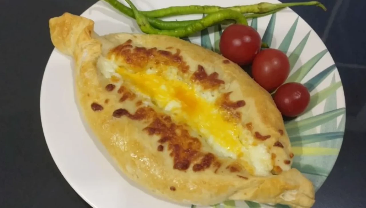 Bu tarifi deneyen bir daha normal pide yemiyor! Haçapuri fırtınası