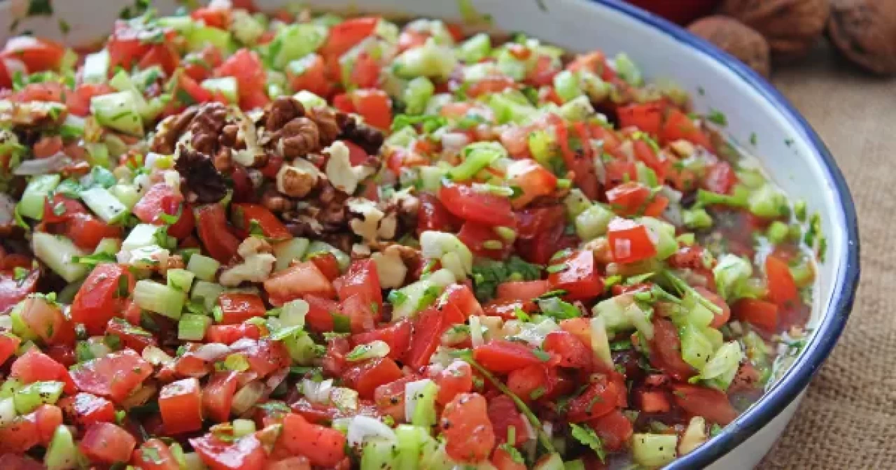 Gaziantep’in Efsane Lezzeti: Gavurdağı Salatası Tarifi