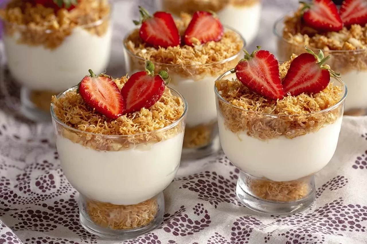 Ev Yapımı Kupta Kadayıflı Muhallebi Tarifi: Hafif ve Lezzetli Tatlı Şöleni