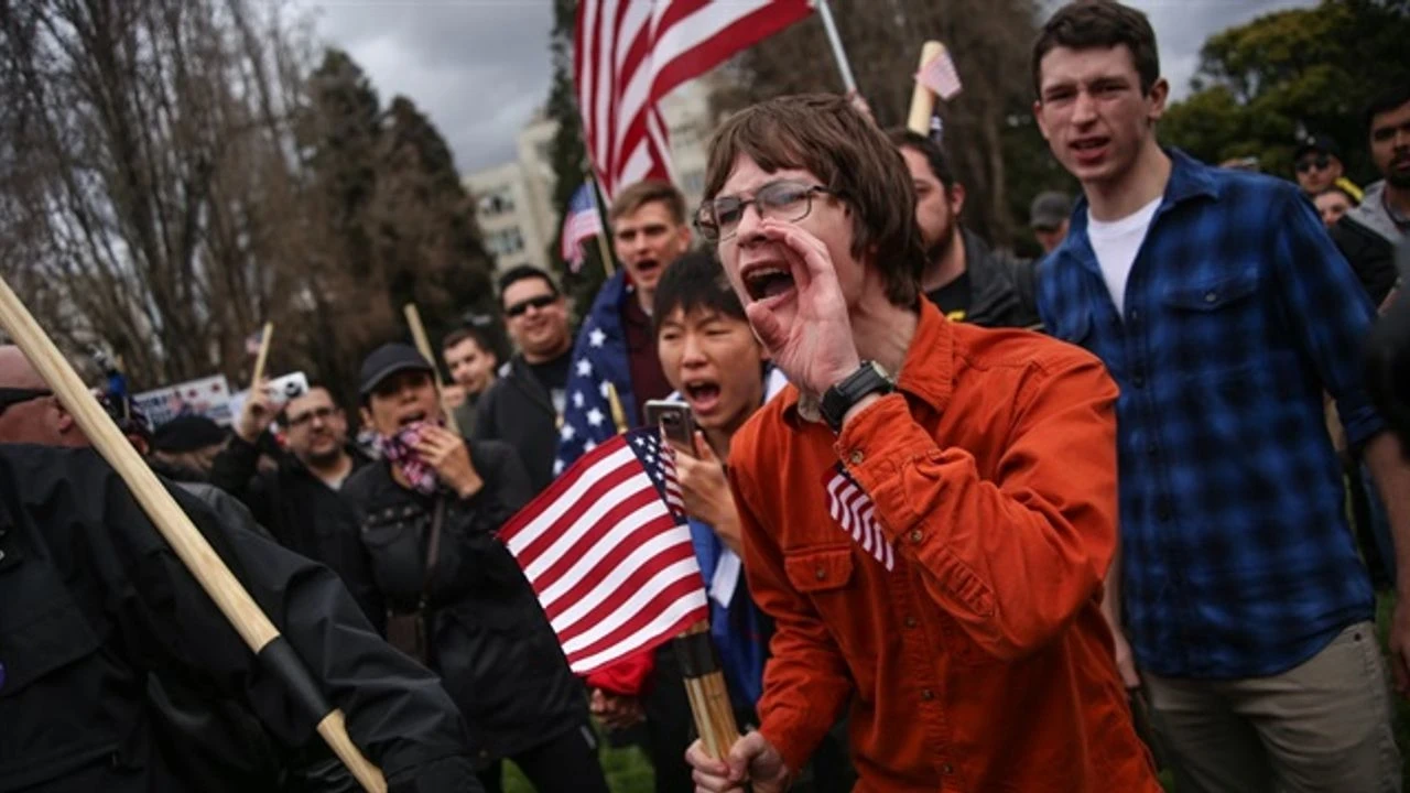 Ankete göre, ABD'lilerin yarısından fazlası "demokrasinin iyi işlemediği" görüşünde