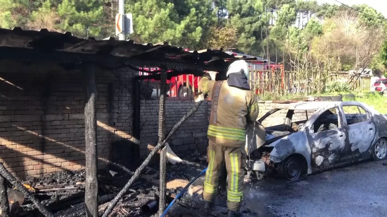 Beykoz’da korkutan yangın: Garaj ve otomobil yanarak adeta kül oldu