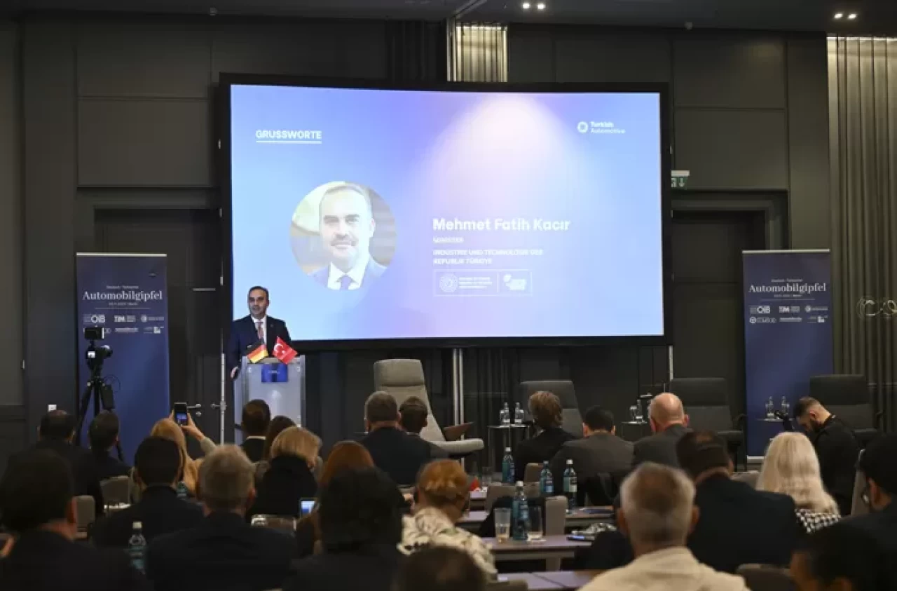 Bakan Kacır’dan Alman devlerine yatırım çağrısı