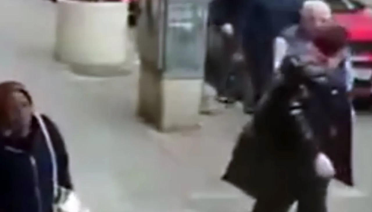 Ev sahibiyle sokakta karşılaştı, ortalık karıştı! Kiracı eski ev sahibini darbetti