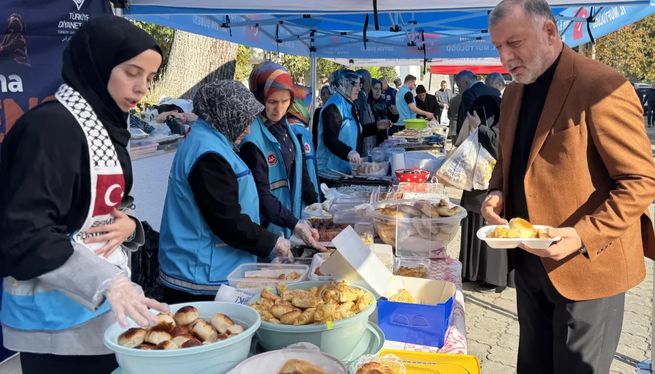 Artvin'de Gazze için "Hayır Çarşısı" kuruldu