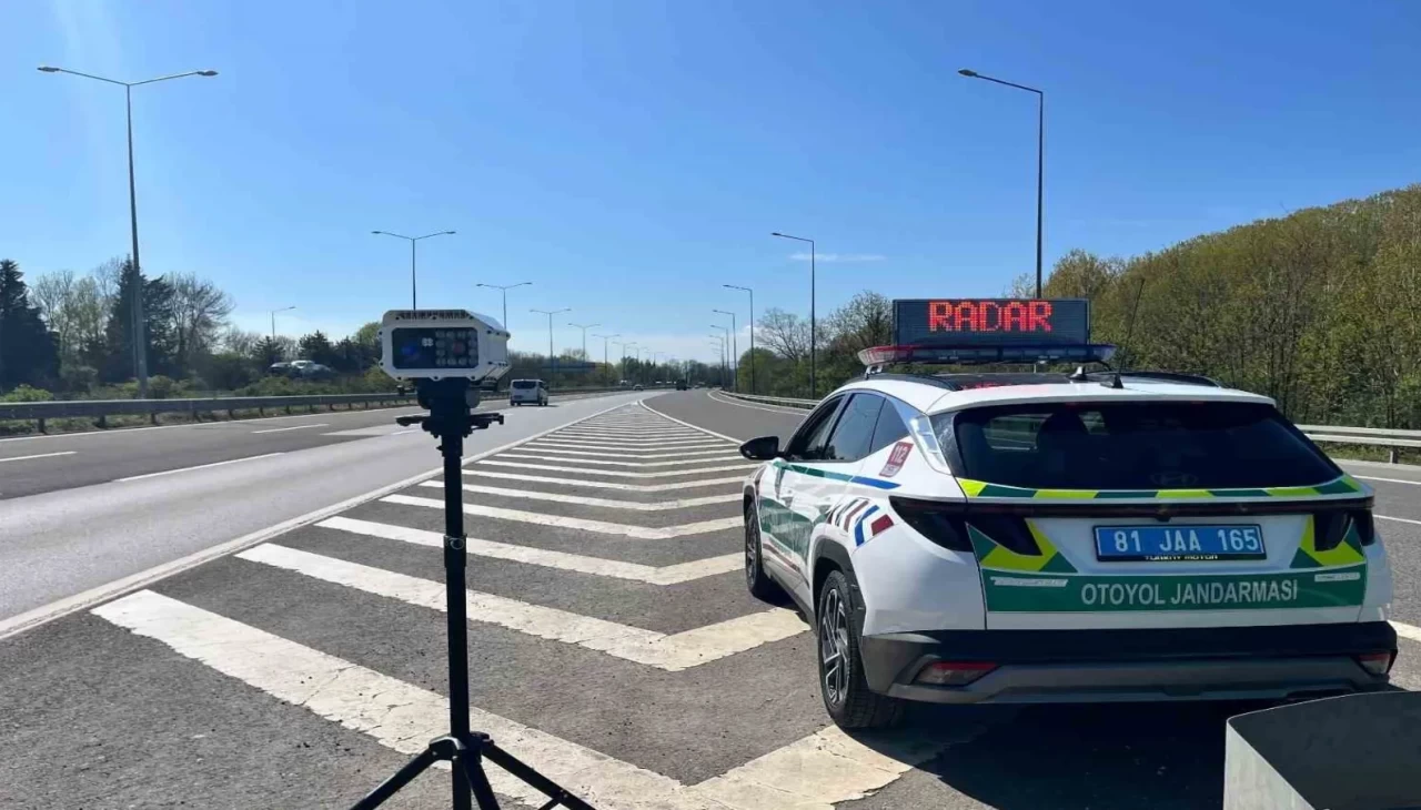 Kurallara uymayan sürücülere geçit yok: 243 araç trafikten men edildi