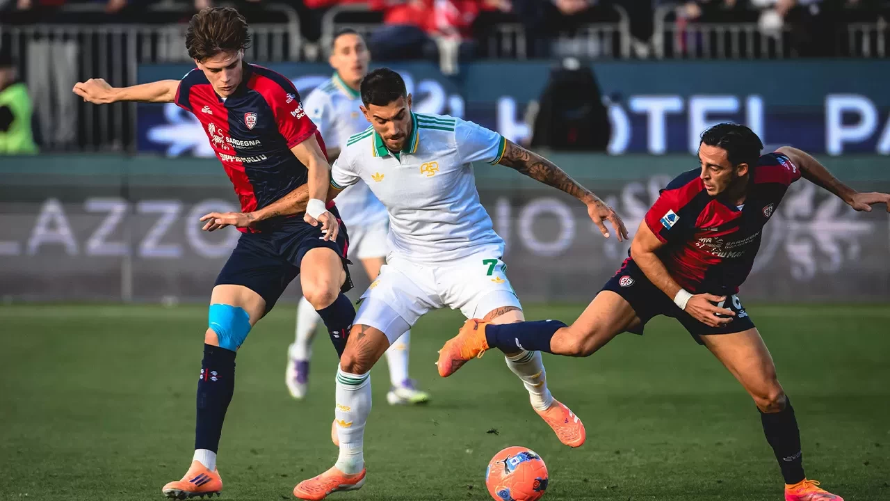 Zeki Çelik kırmızı kart gördü, Roma Cagliari deplasmanında kaybetti