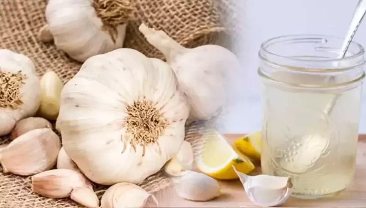 Aç karnına sarımsak suyunun bilinmeyen etkileri! Sindirimi ve enerjiyi nasıl etkiliyor?