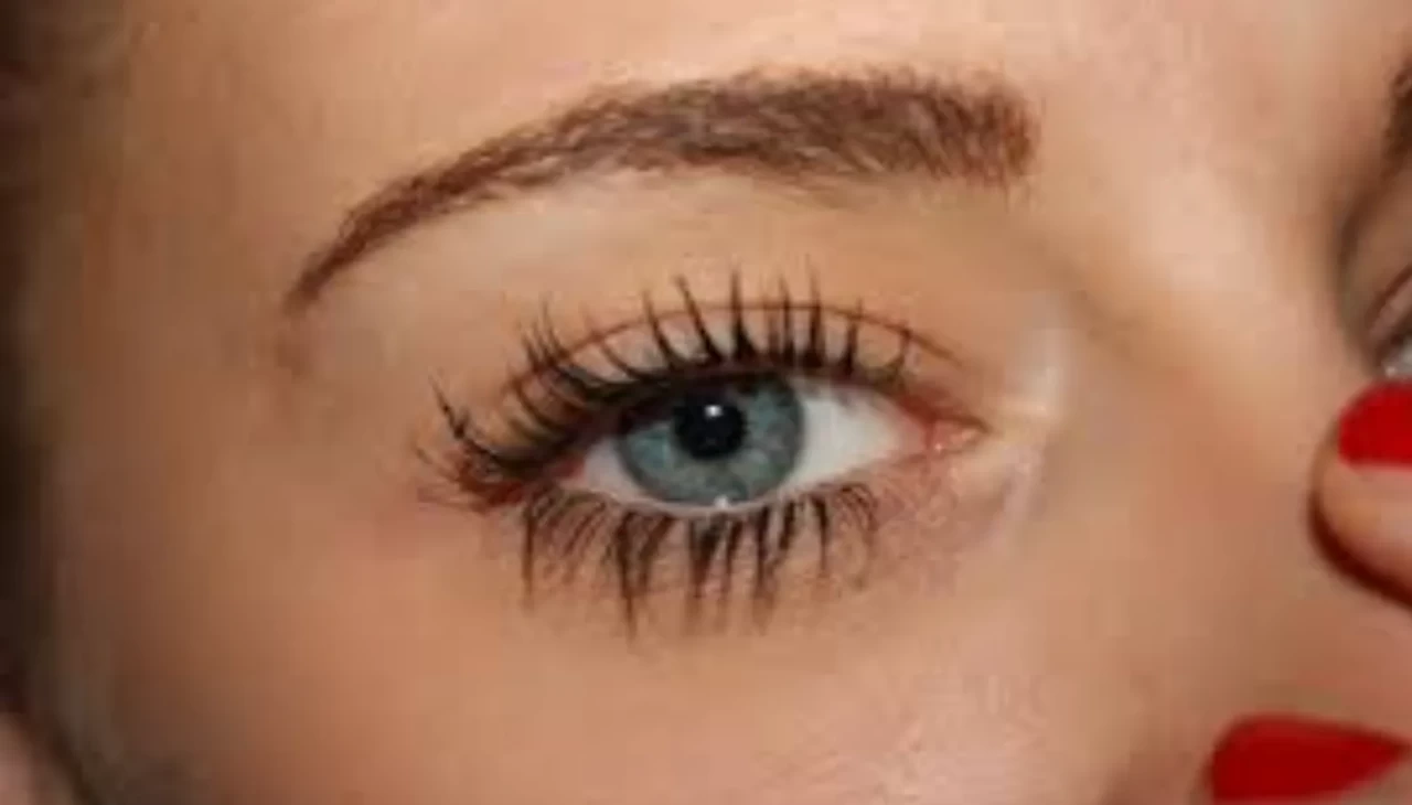 Kirpikleri uzatmada fırça değil kök basıncı etkiliymiş! Yeni keşif herkesi şaşırttı