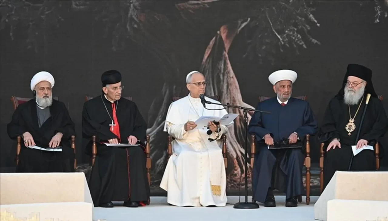 Papa 14. Leo, Beyrut’ta Müslüman ve Hristiyan liderlerle buluştu
