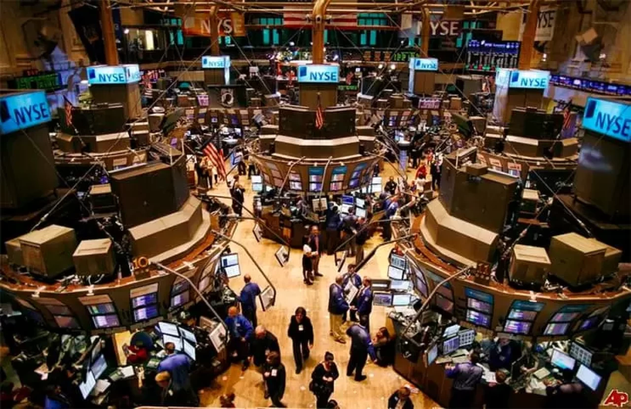 New York borsası düşüşte: Kritik veriler öncesi endeksler neden geriledi?